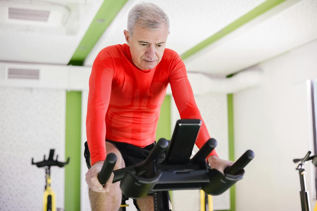 Le vélo : une excellente activité pour les patients souffrant d’arthrose au genou ou à la&nbsp;hanche.